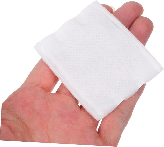 Unomor 220pcs Thick Double-Sided Cotton Pads for Face Makeup Removal with Skin-Friendly Pure Cotton Disposable Cosmetic Pads with Portable Storage Bag for Toner and Skincare Application