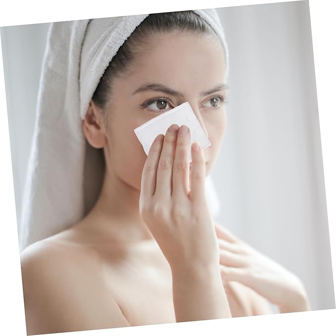 Unomor 220pcs Thick Double-Sided Cotton Pads for Face Makeup Removal with Skin-Friendly Pure Cotton Disposable Cosmetic Pads with Portable Storage Bag for Toner and Skincare Application